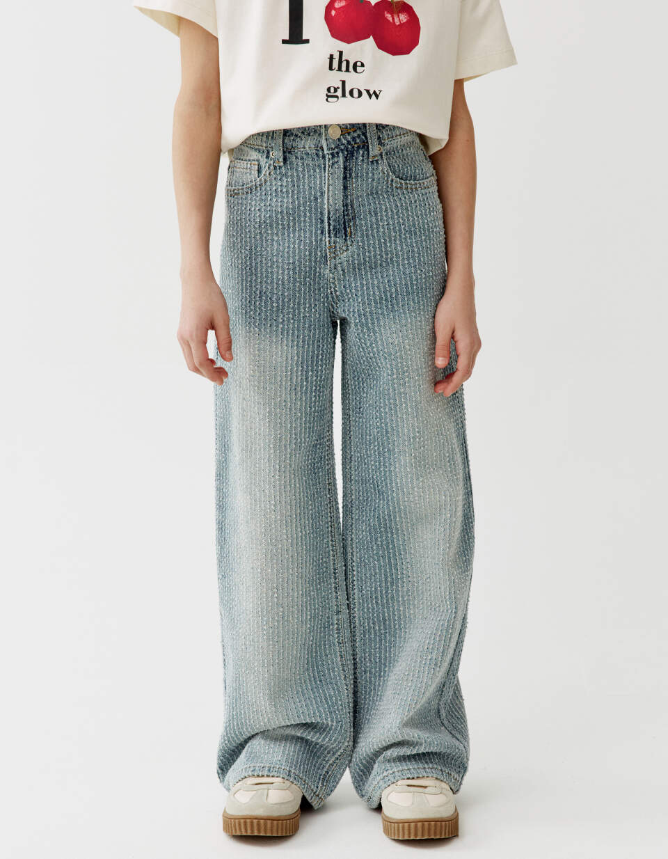 Широкие джинсы с потертостями для девочек