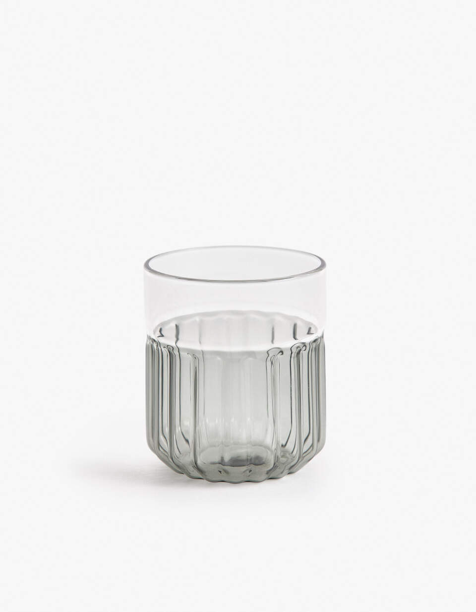 Стакан из стекла с рельефным узором