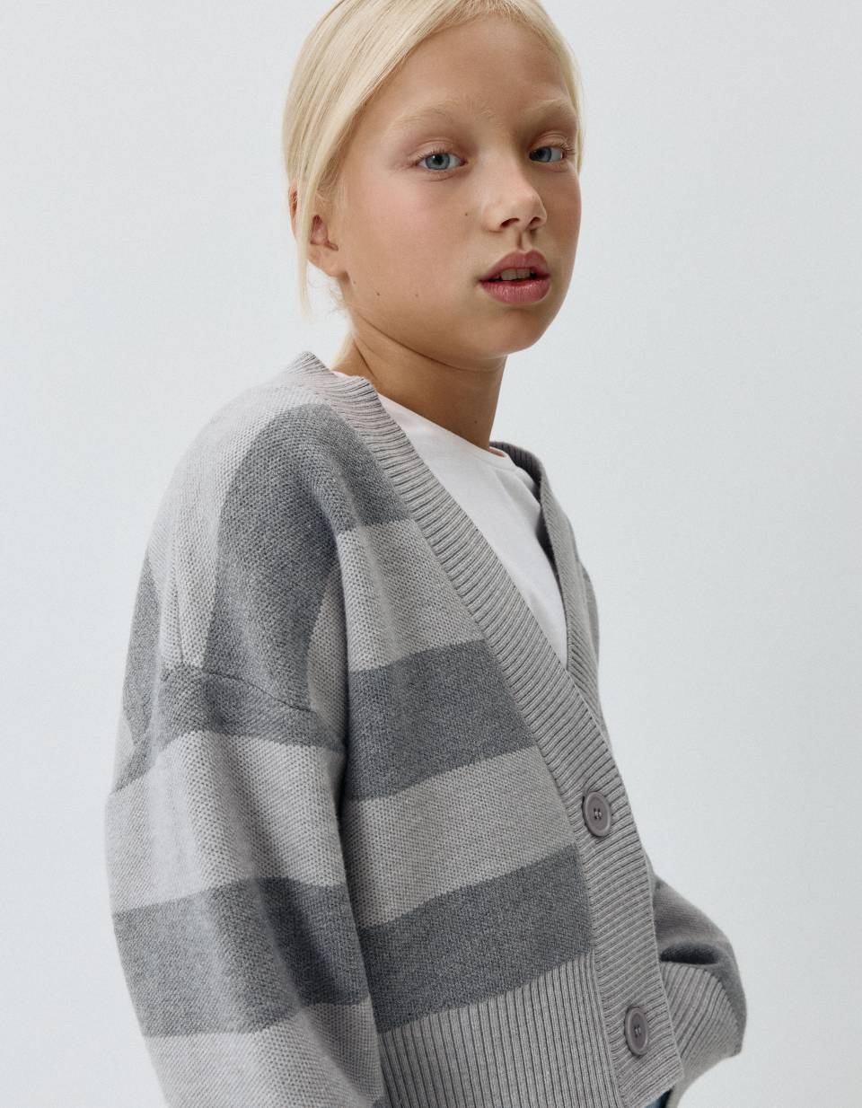 Вязаный кардиган в полоску для девочек