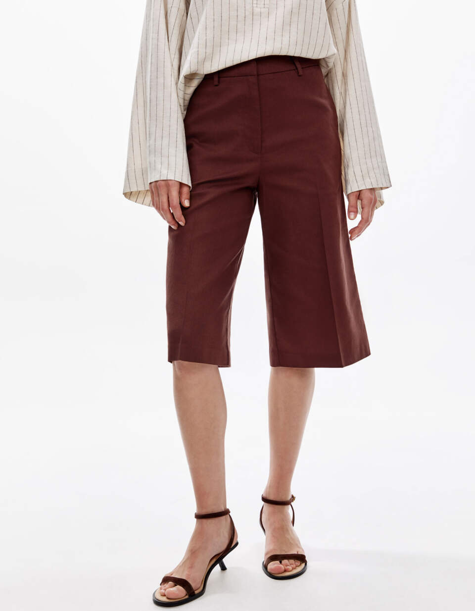 Костюмные шорты-бермуды из хлопка и льна