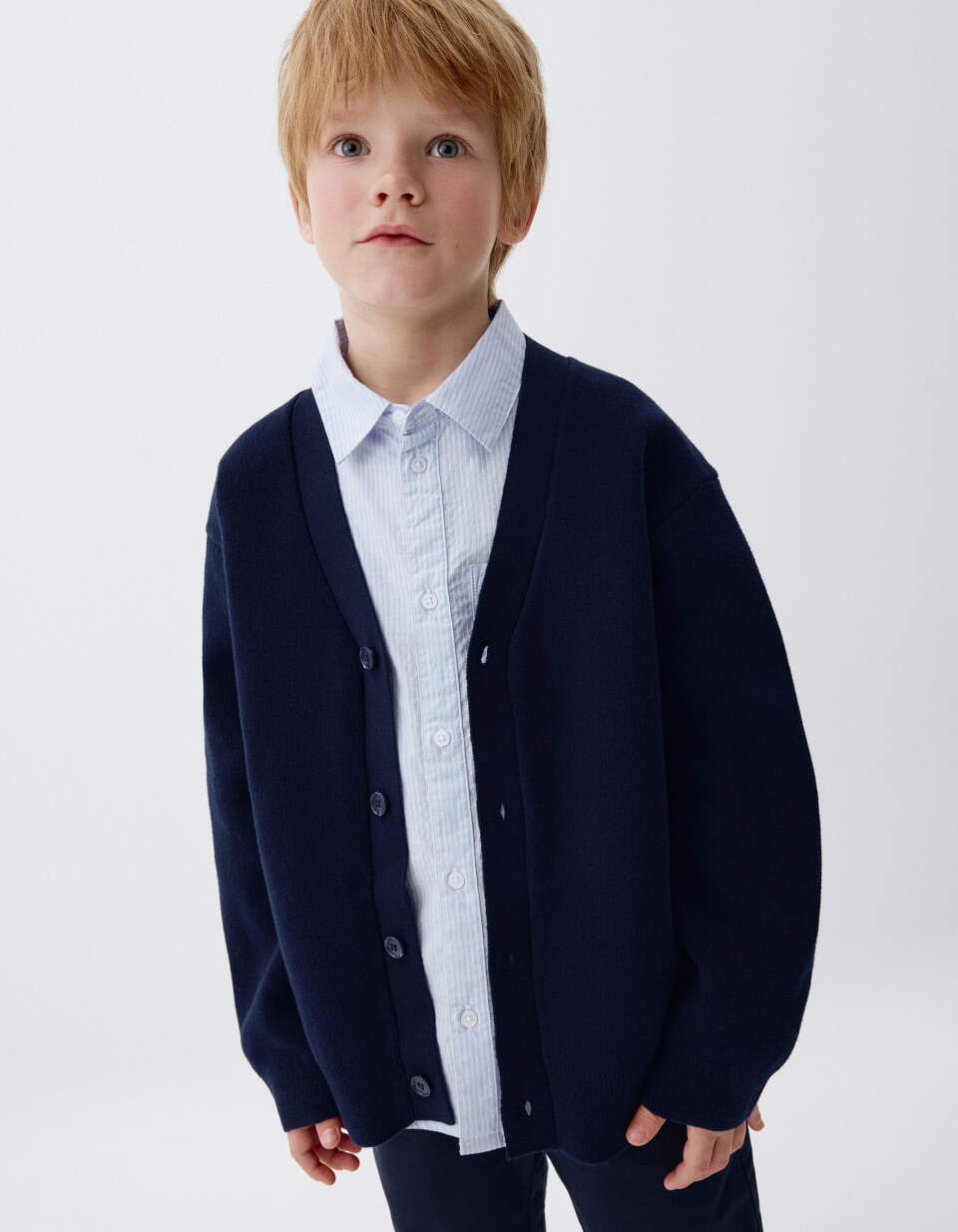 Классический вязаный кардиган детский