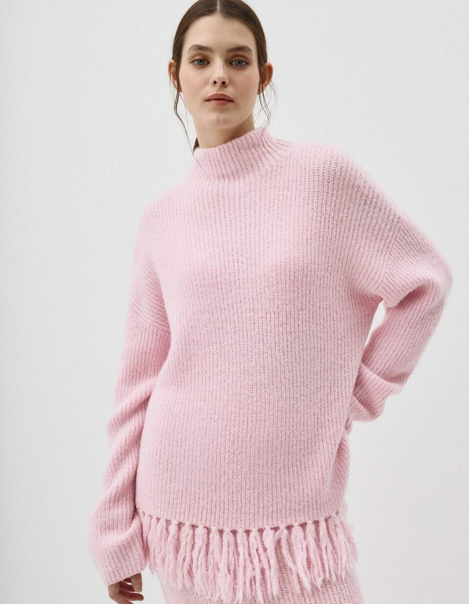 Вязаный джемпер с бахромой