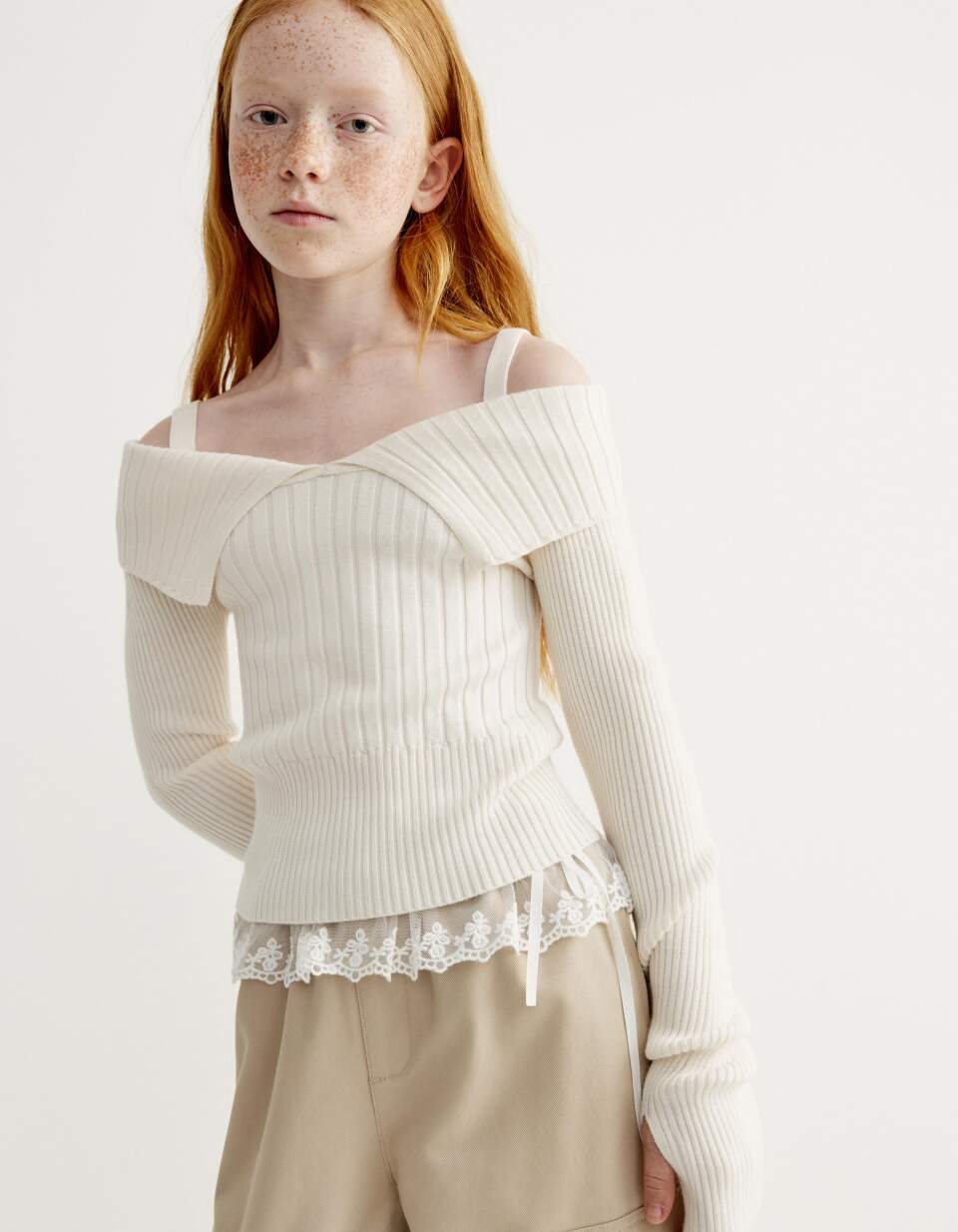 Джемпер с открытыми плечами для девочек