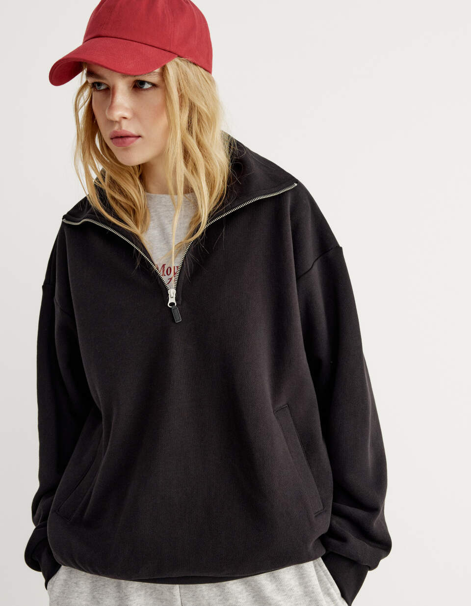 Свитшот оверсайз с воротником на молнии