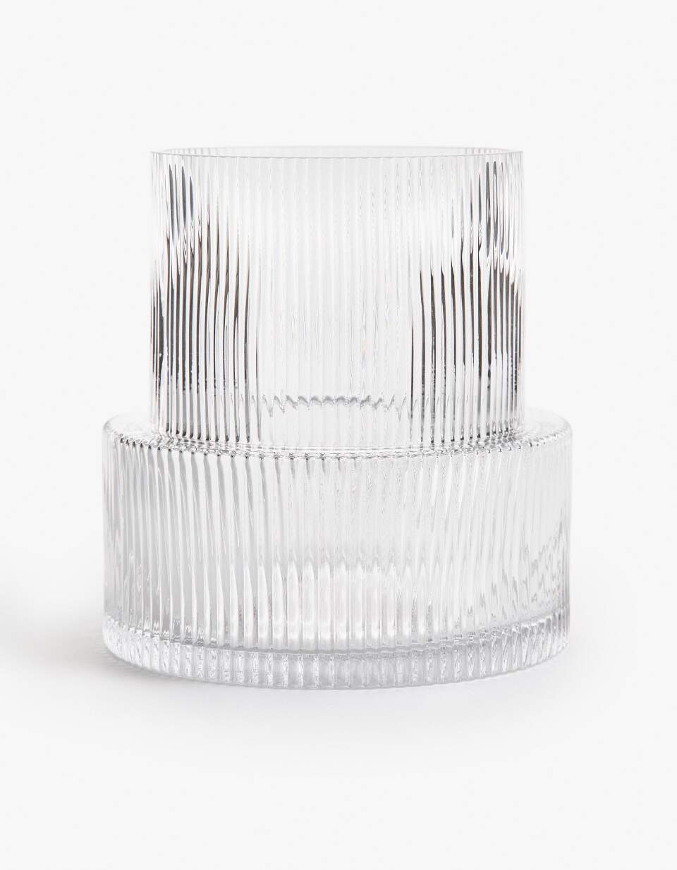 Ваза из стекла с рельефным узором