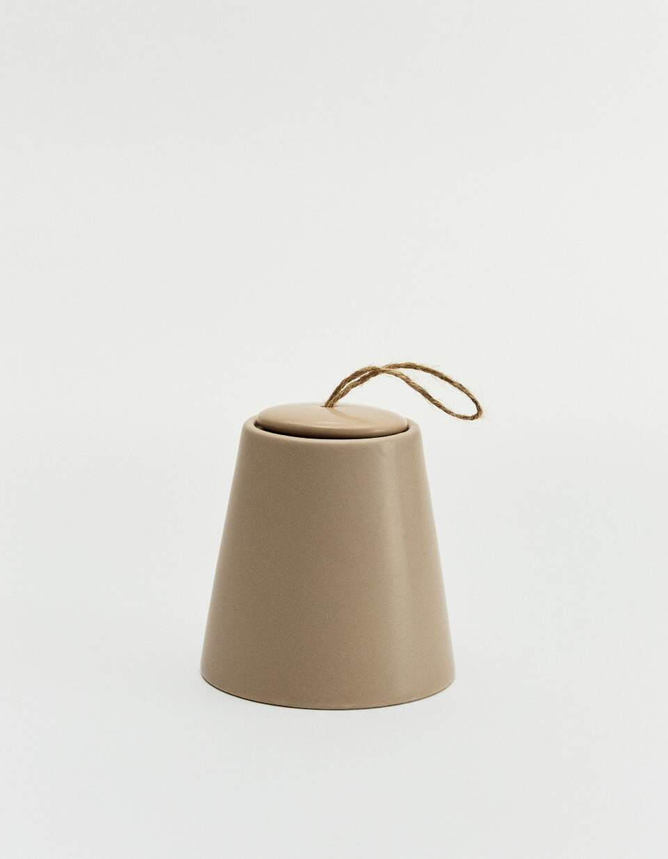 Керамическая банка с крышкой для хранения