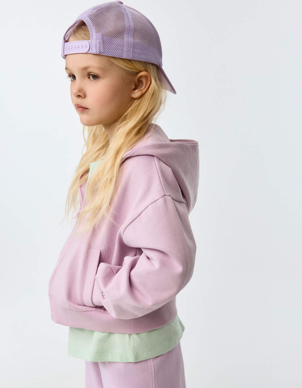 Толстовка на молнии с вышивкой для девочек