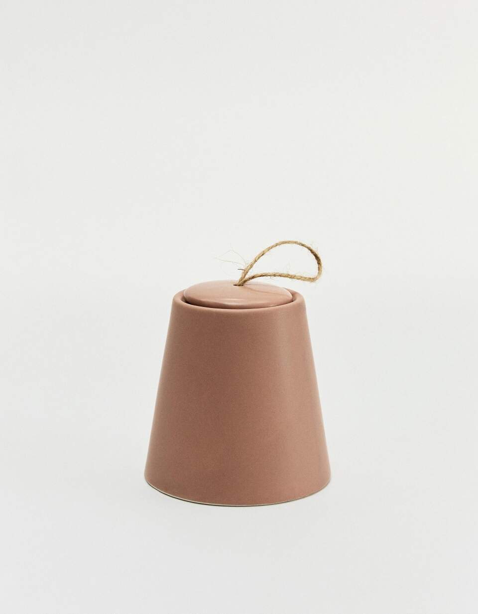 Керамическая банка с крышкой для хранения