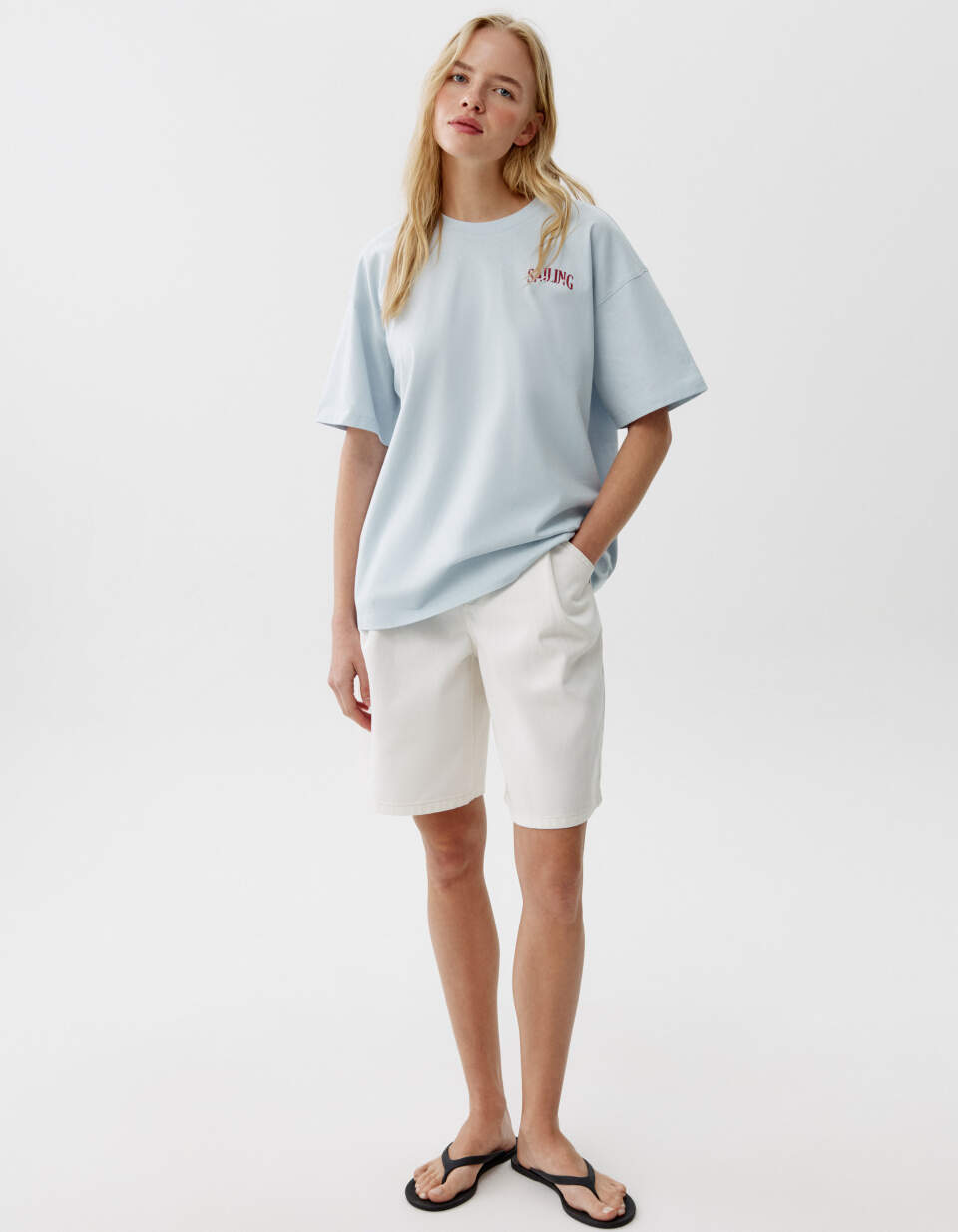 Широкие джинсовые шорты со складками