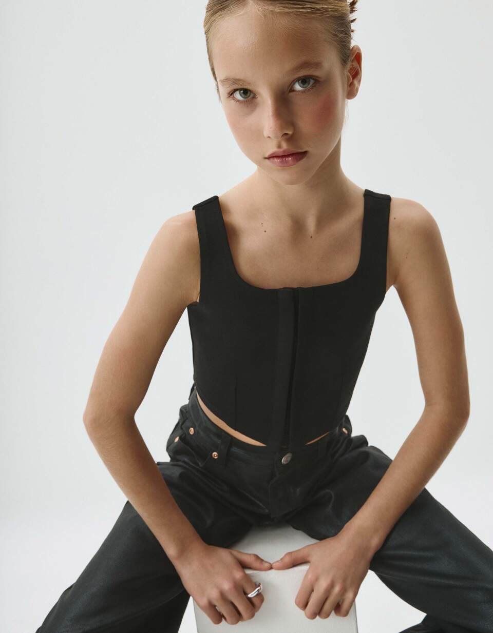 Черный укороченный топ для девочек