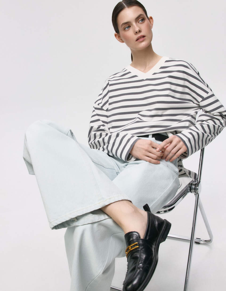 Лонгслив ANNA OVERSIZE FIT с треугольным вырезом