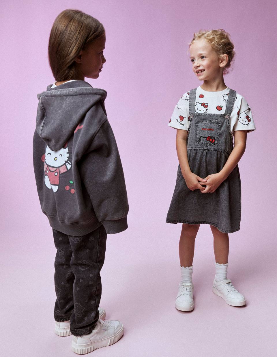 Джинсовый сарафан с вышивкой Hello Kitty для девочек