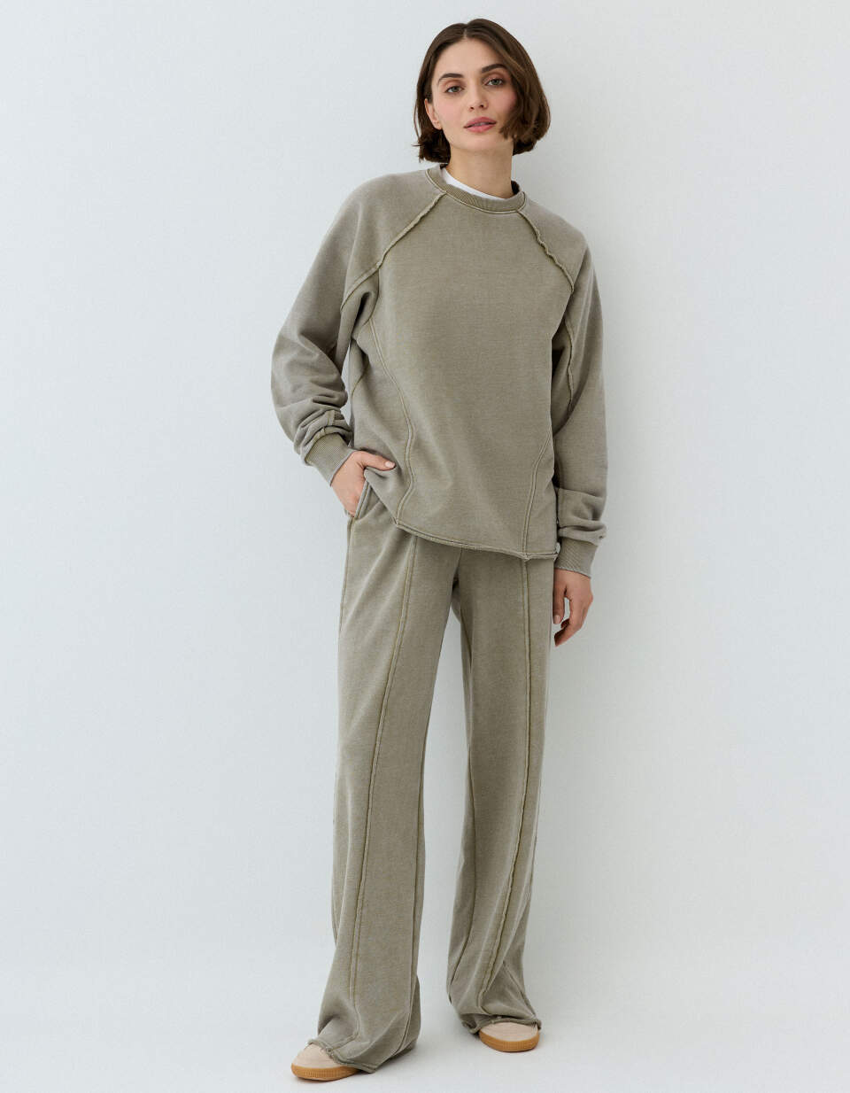 Широкие трикотажные брюки с рельефными швами