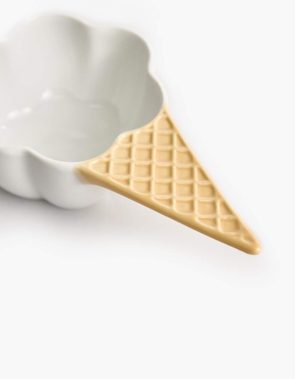 Детская десертная тарелка из фарфора