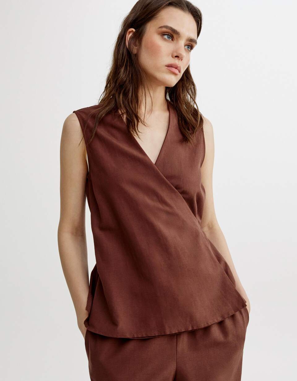 Топ с запахом из смесового льна