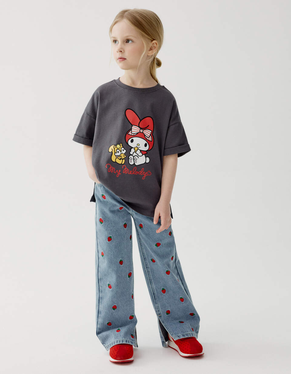 Широкие джинсы с вышивкой для девочек