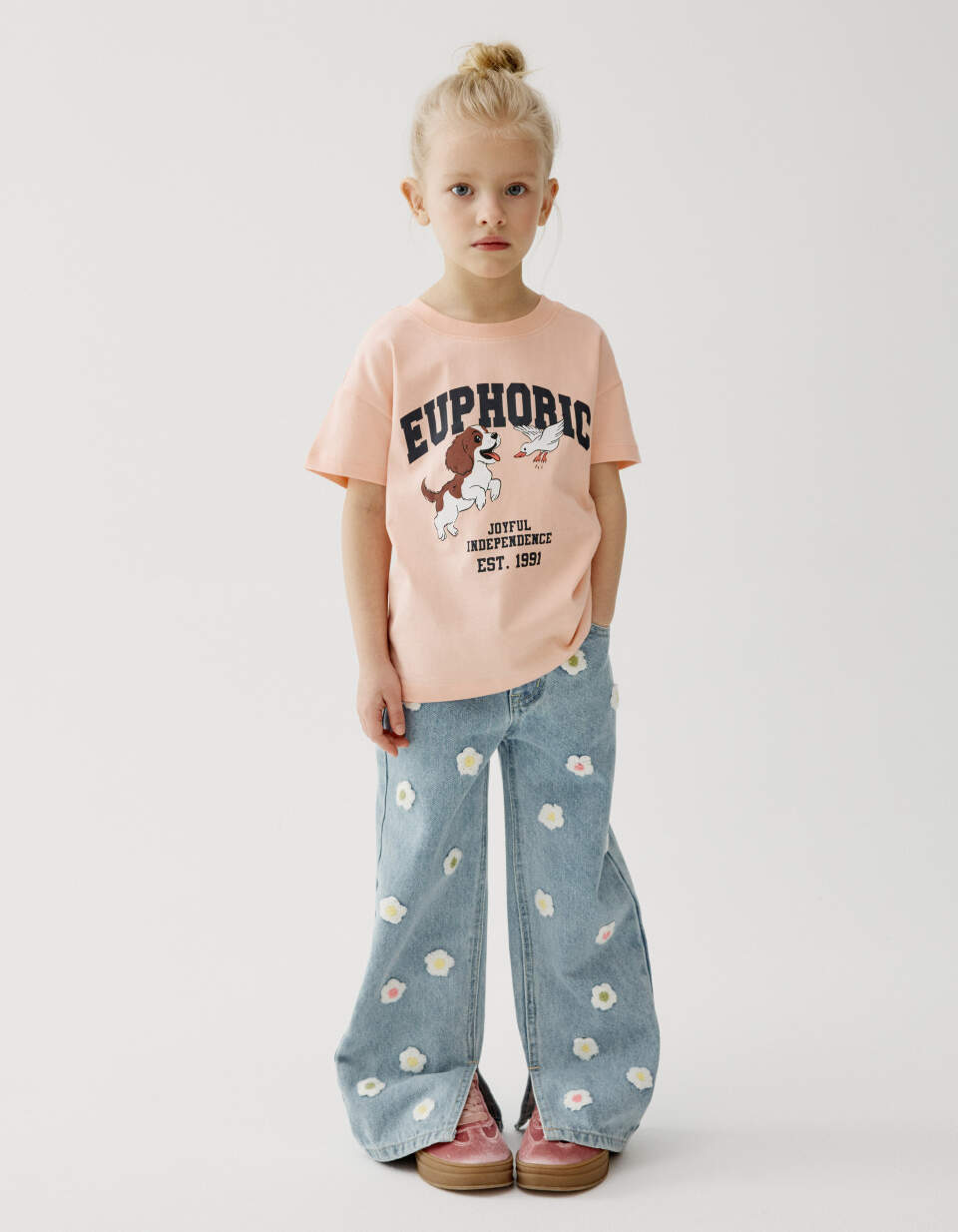 Широкие джинсы с вышивкой для девочек