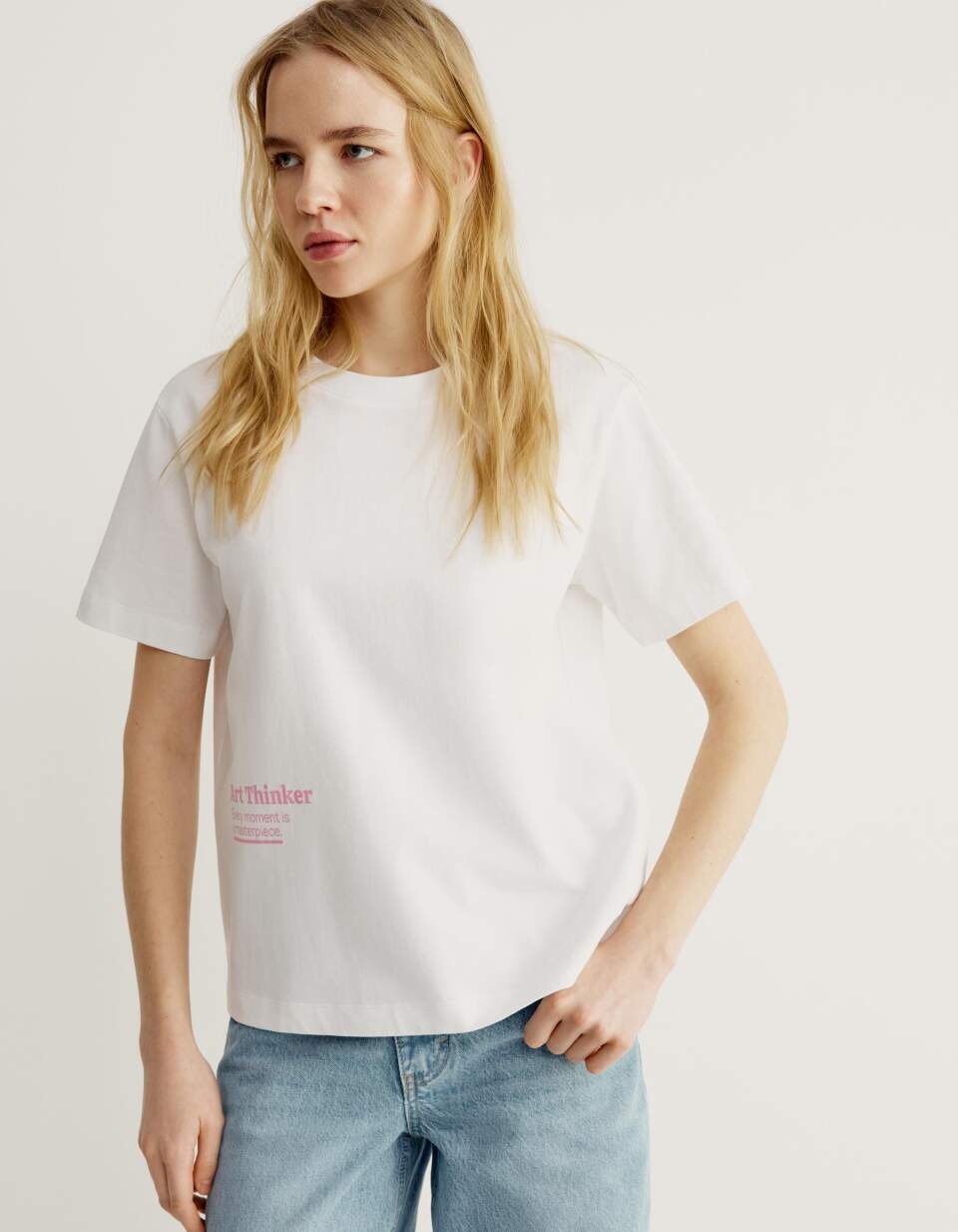 Футболка с принтом из коллекции ART PEOPLE с Адель Левитовой