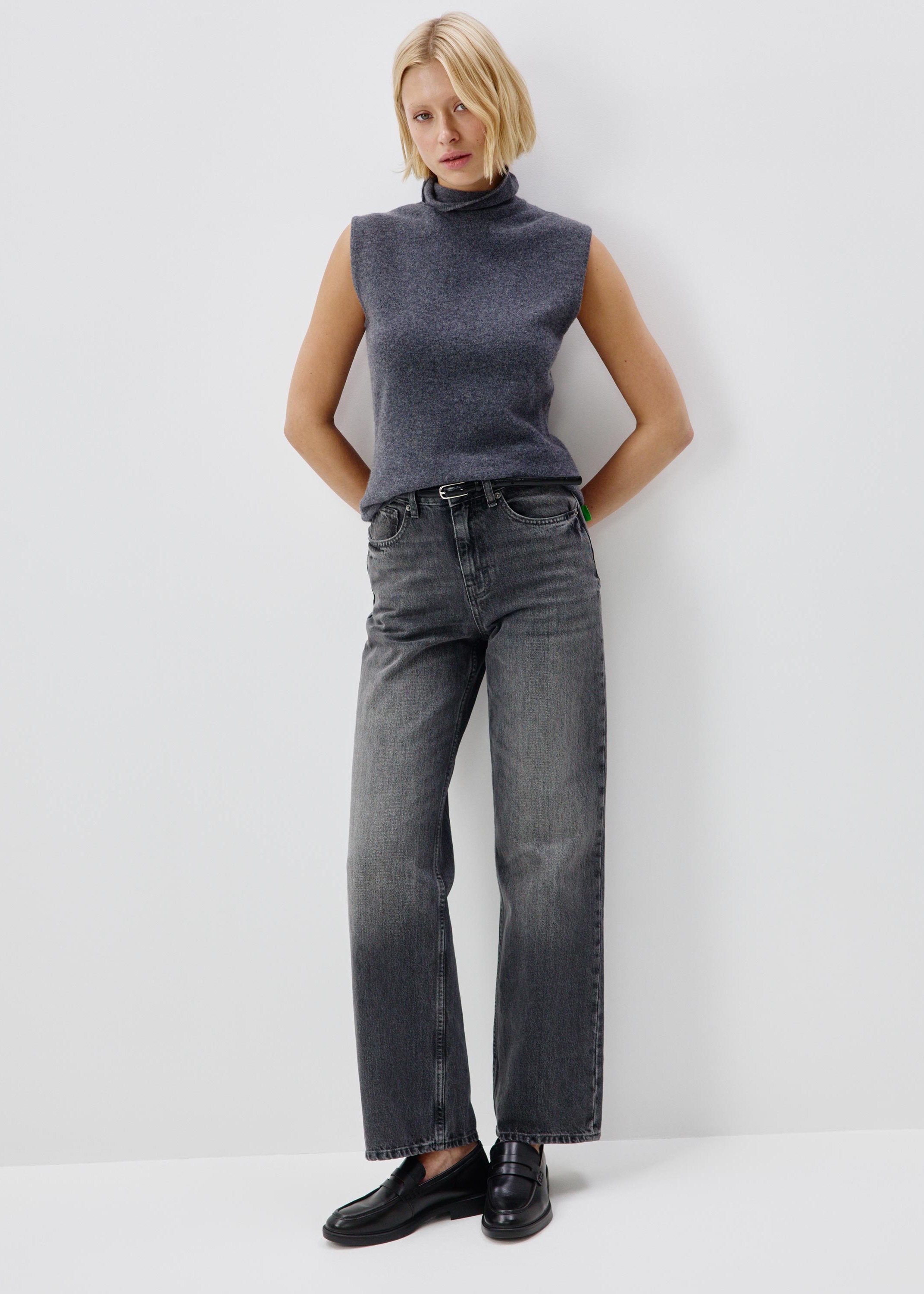 Ауыл қызы шешініп жатыр