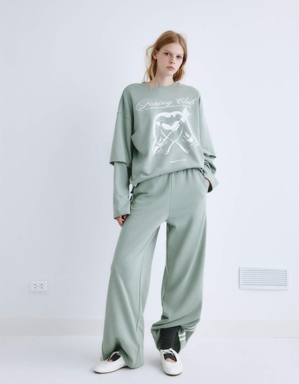 Широкие брюки с лампасами из линейки SELA Young