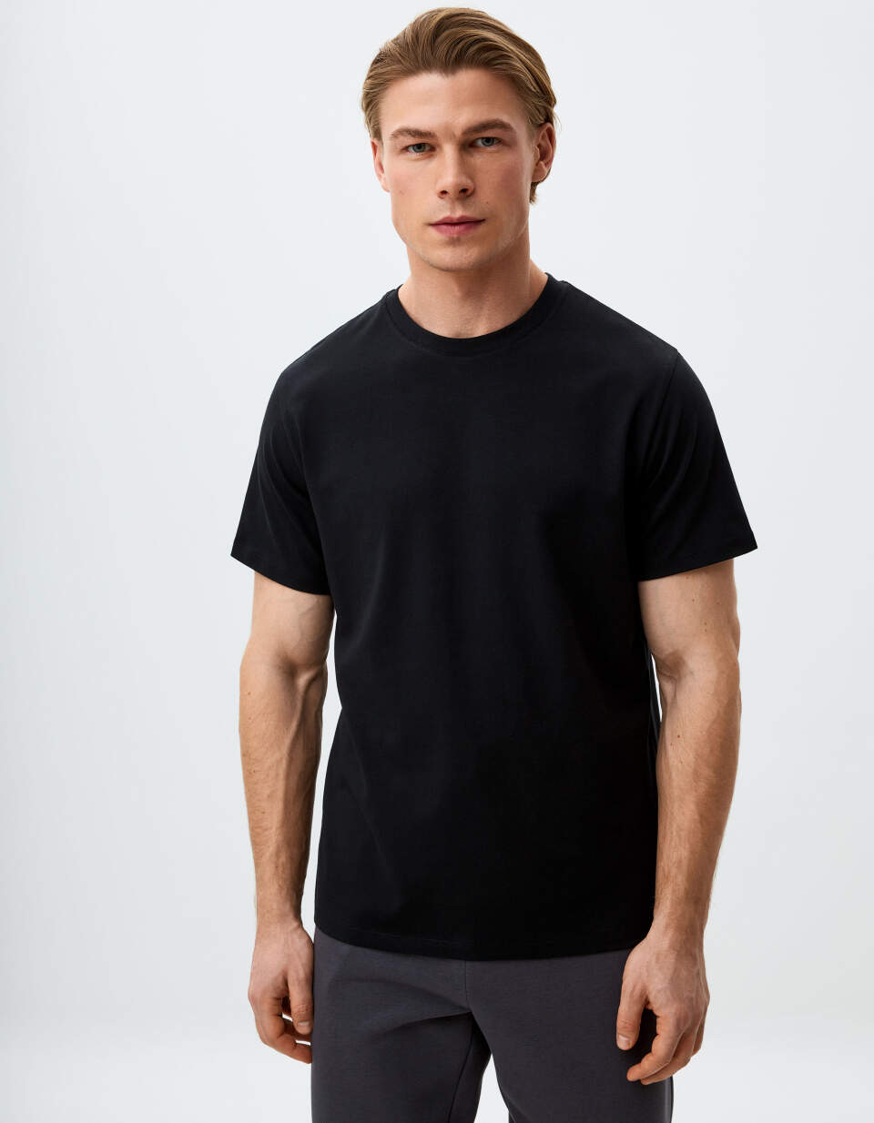 Футболка ADAM SLIM FIT базовая