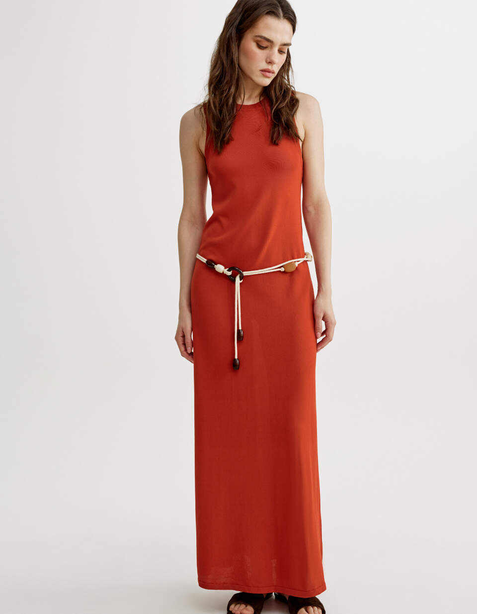 Вязаное платье макси без рукавов