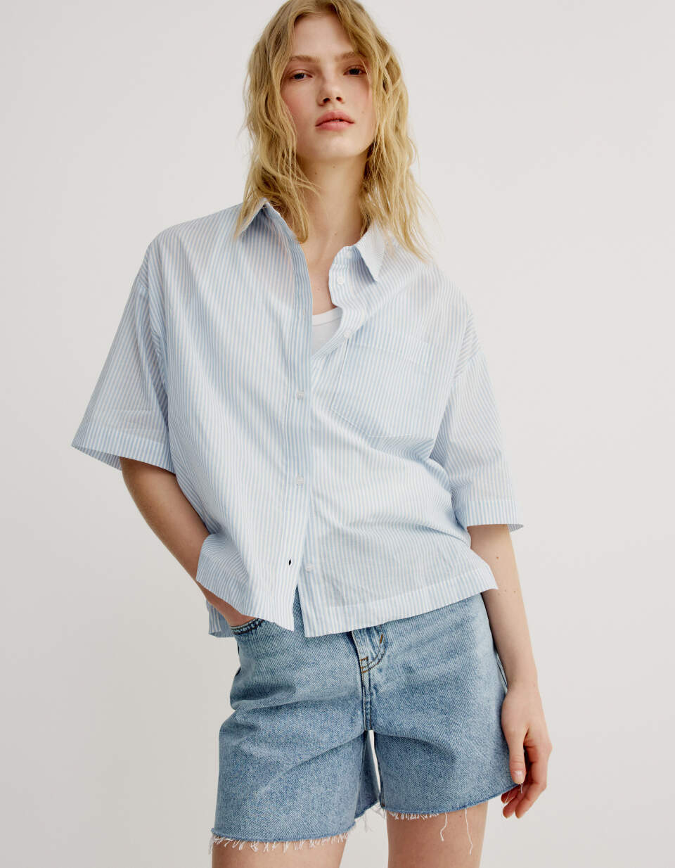 Укороченная рубашка оверсайз из хлопка