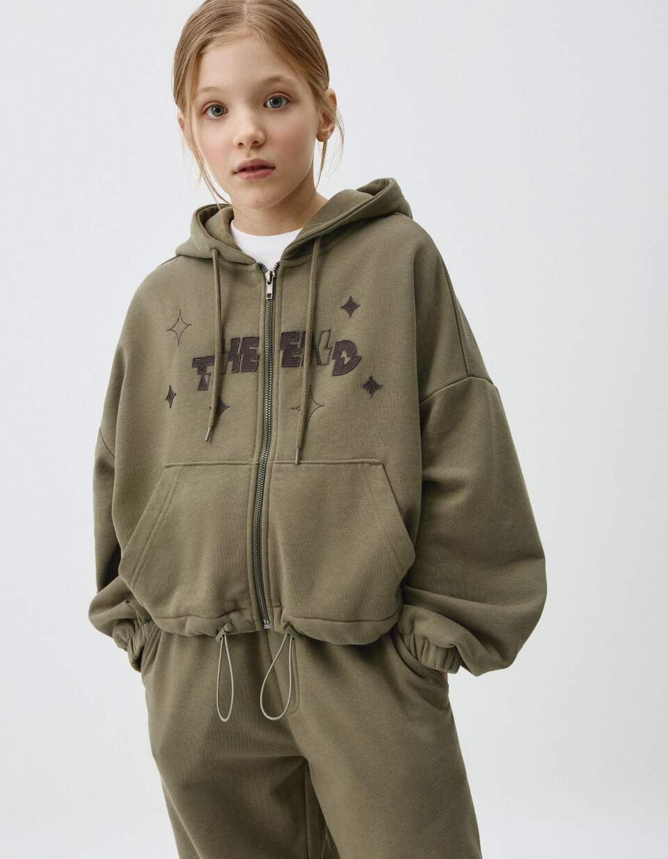 Толстовка оверсайз с вышивкой для девочек