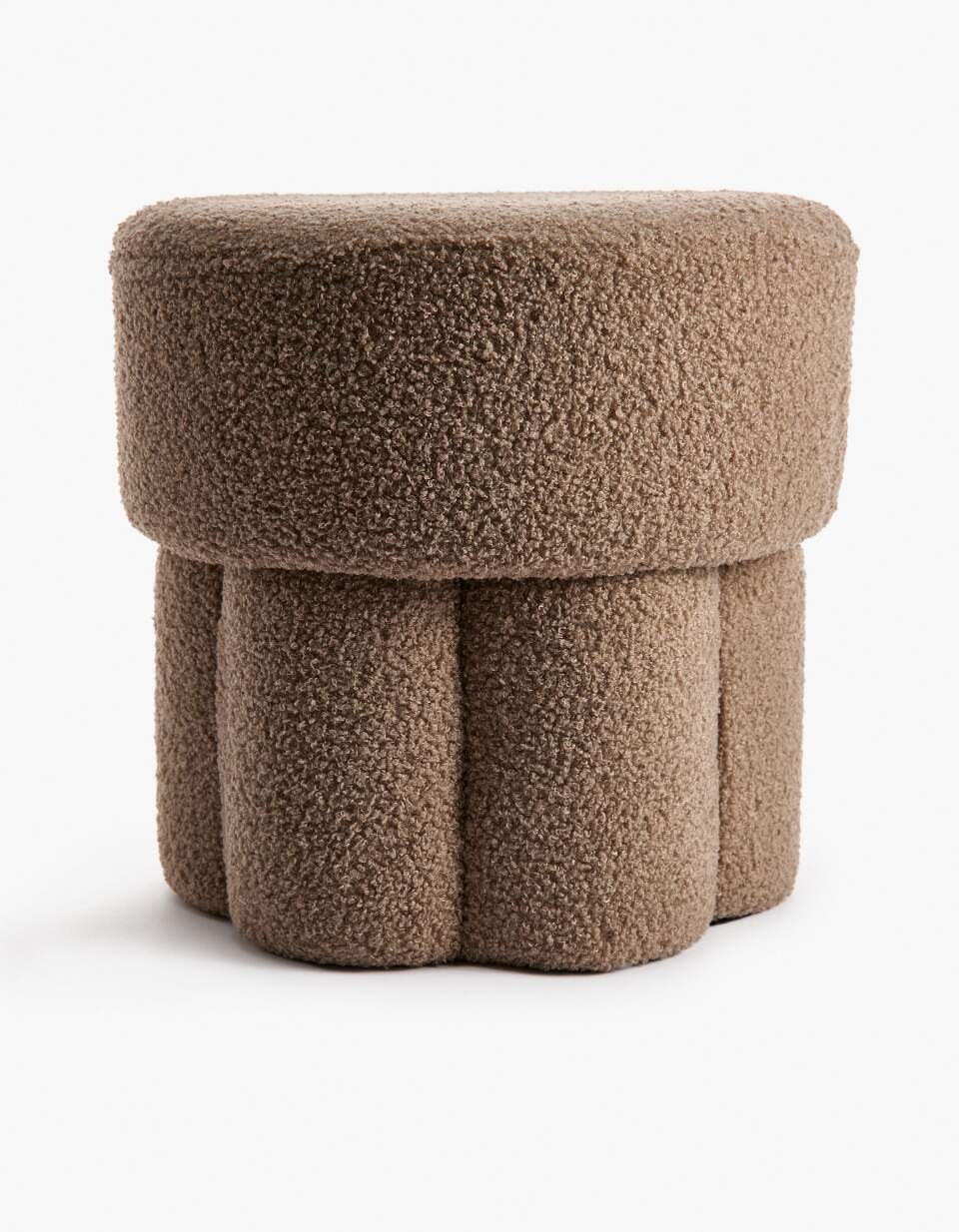Пуф с буклированной обивкой