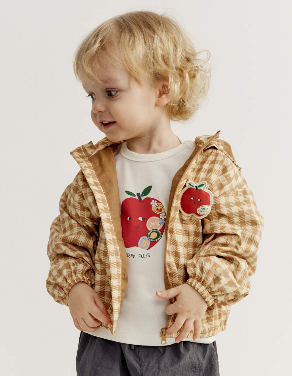 Ветровка в клетку с аппликацией для малышей