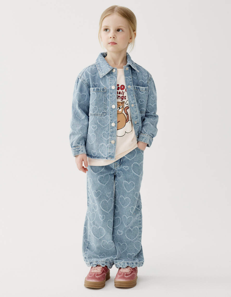 Широкие джинсы с принтом для девочек