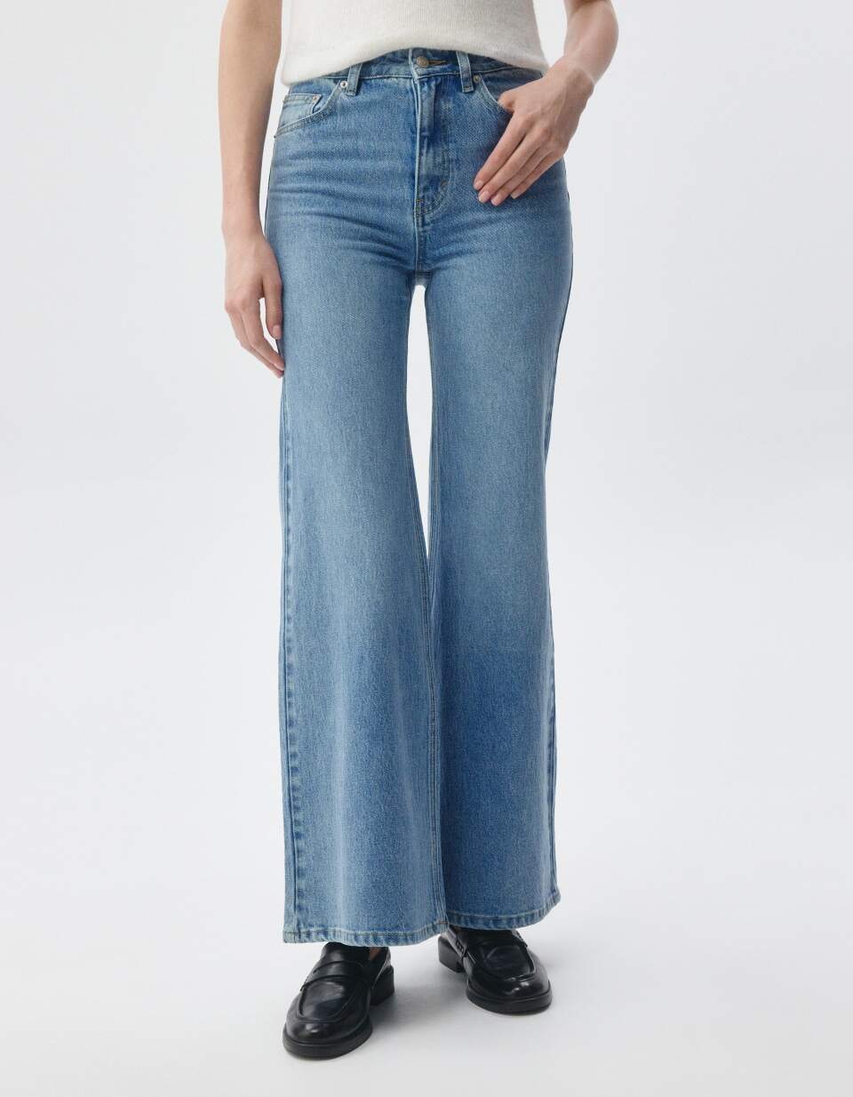 Джинсы клеш с высокой посадкой