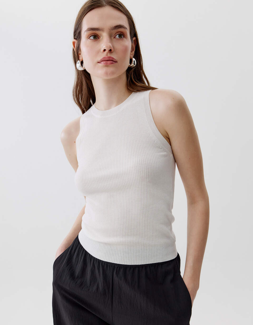 Вязаный топ в рубчик