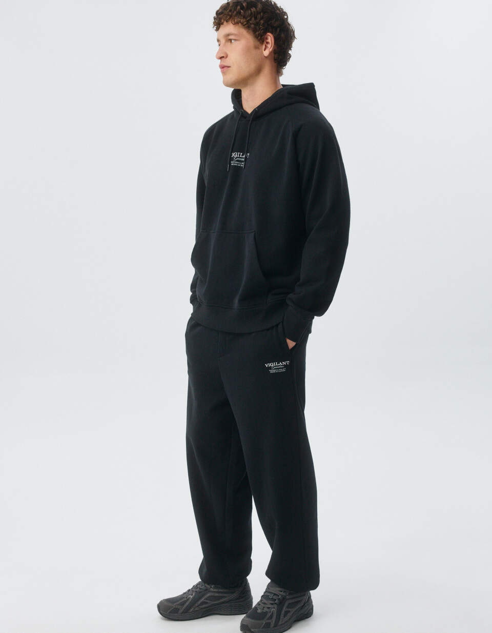 Джоггеры из футера с принтом