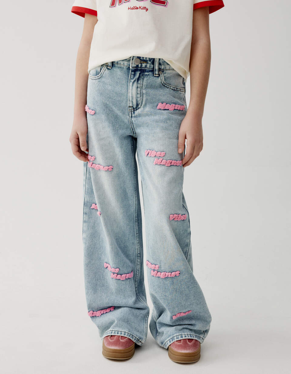 Широкие джинсы с вышивкой для девочек