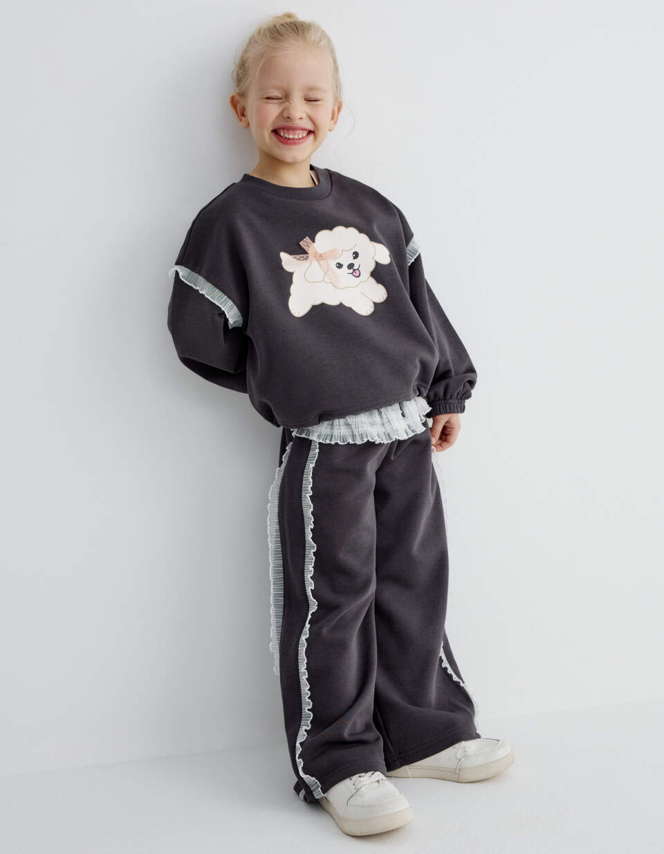 Широкие брюки с кружевной баской для девочек