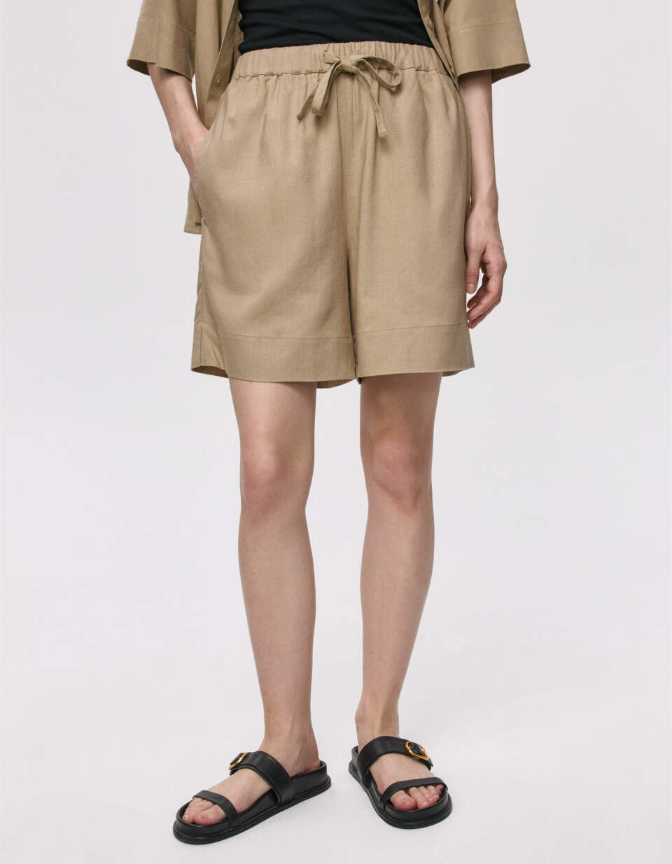 Шорты из вискозы и льна