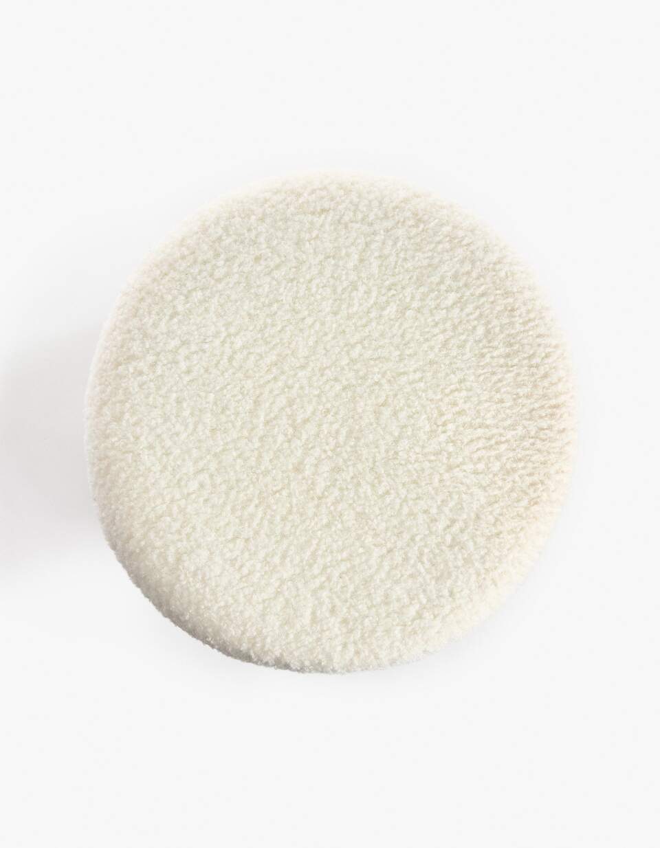 Пуф с буклированной обивкой