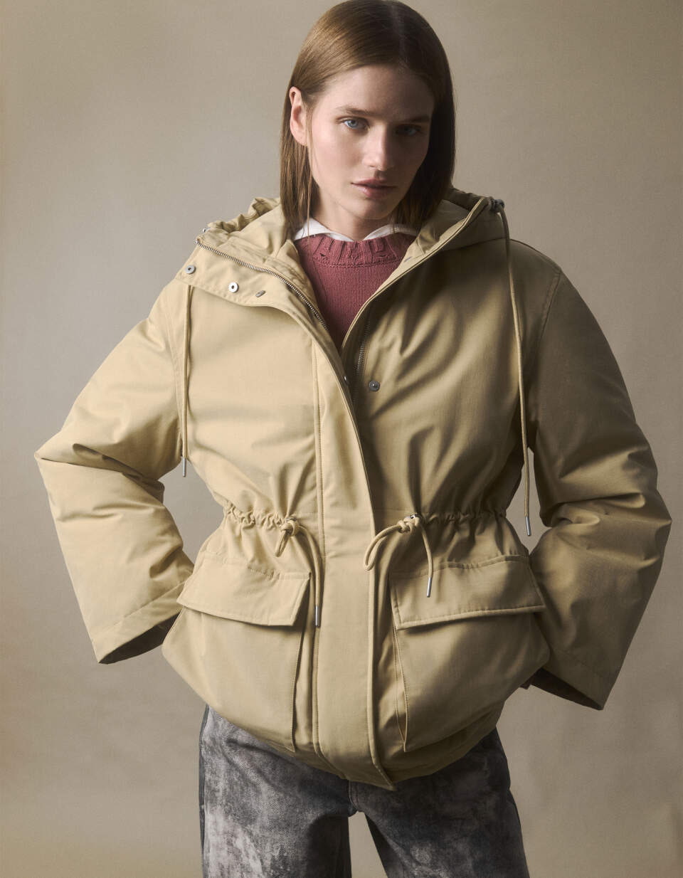 Короткая парка с капюшоном