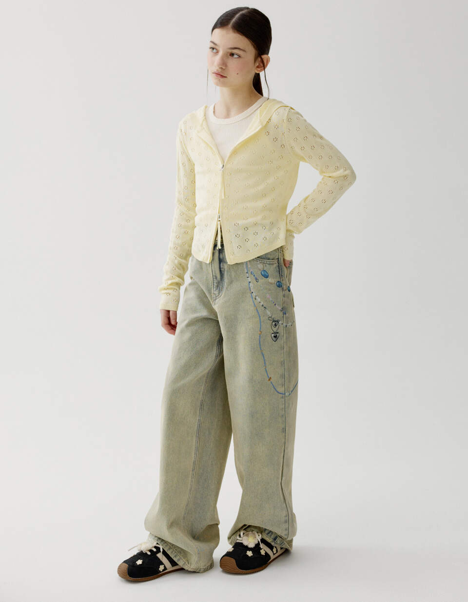 Широкие джинсы с принтом для девочек