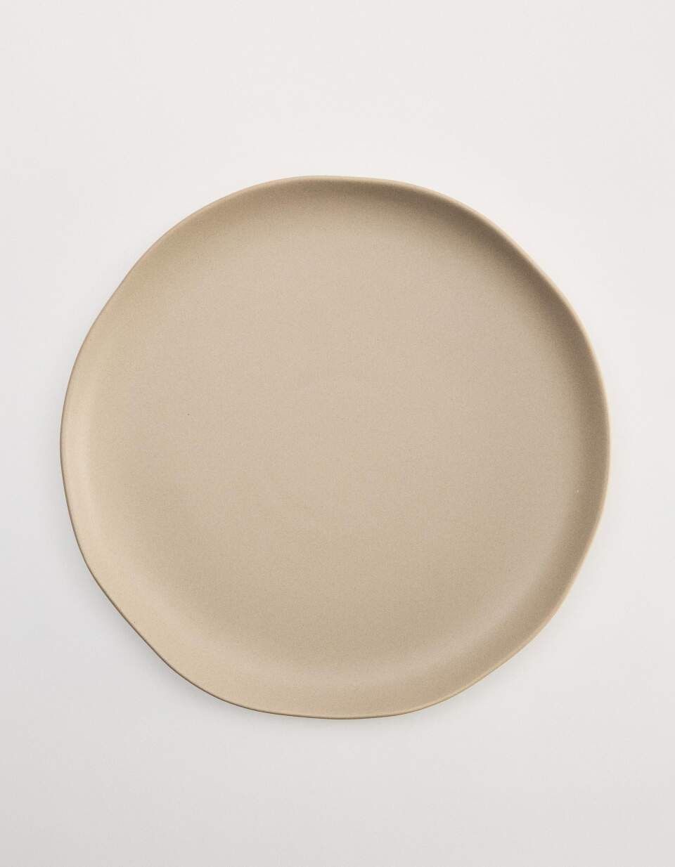 Обеденная тарелка из керамики