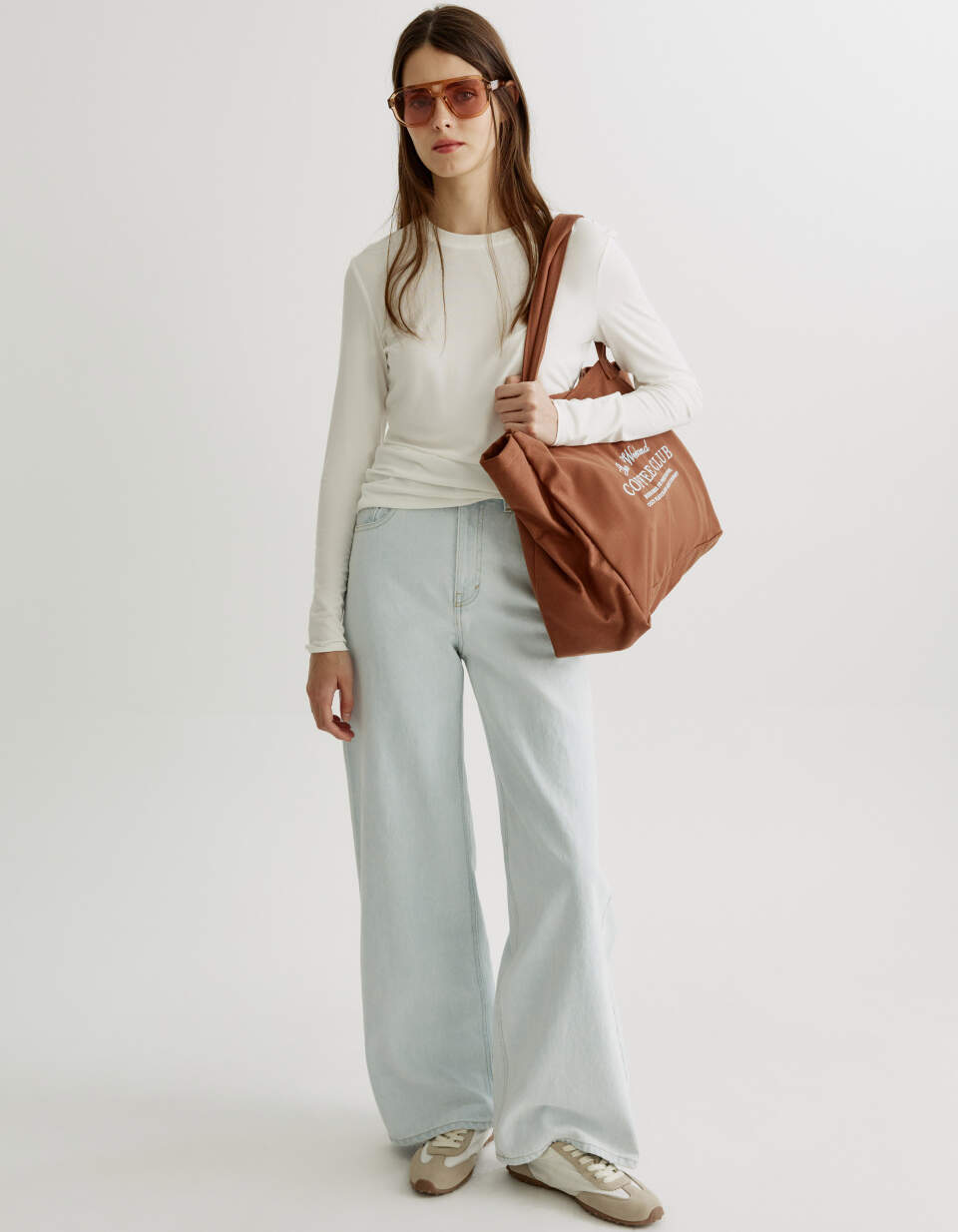 Широкие джинсы со средней посадкой