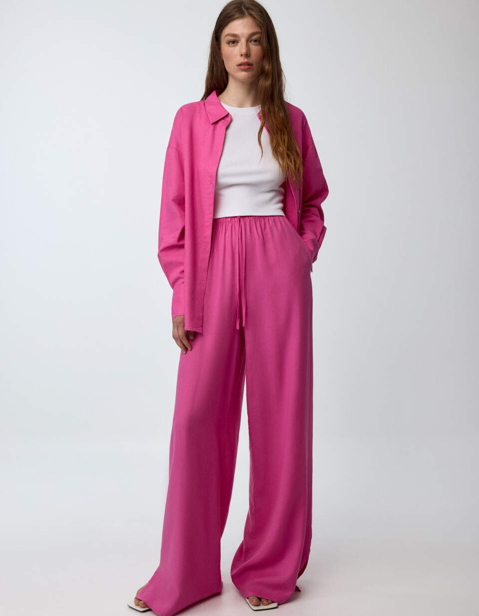 Широкие брюки из смесового льна