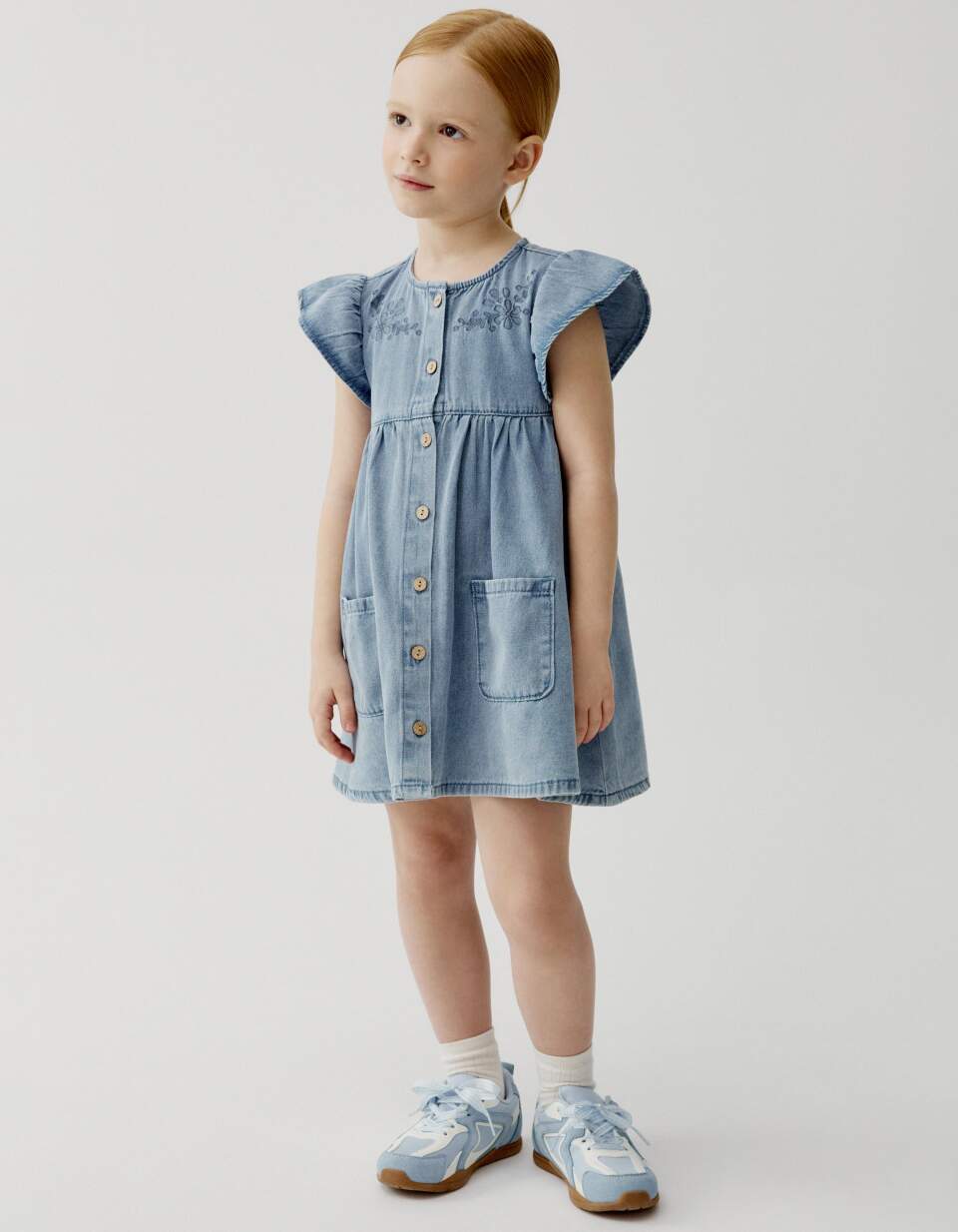 Джинсовое платье с вышивкой для девочек