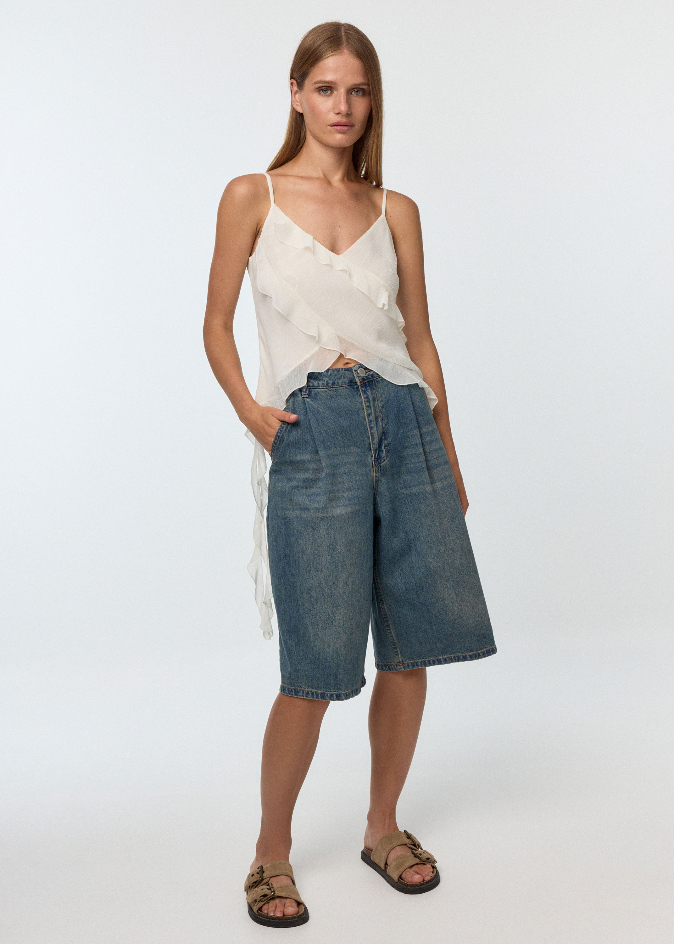 Эротикалық сұлулық кішкентай жыныс мүшесін жақсы көреді