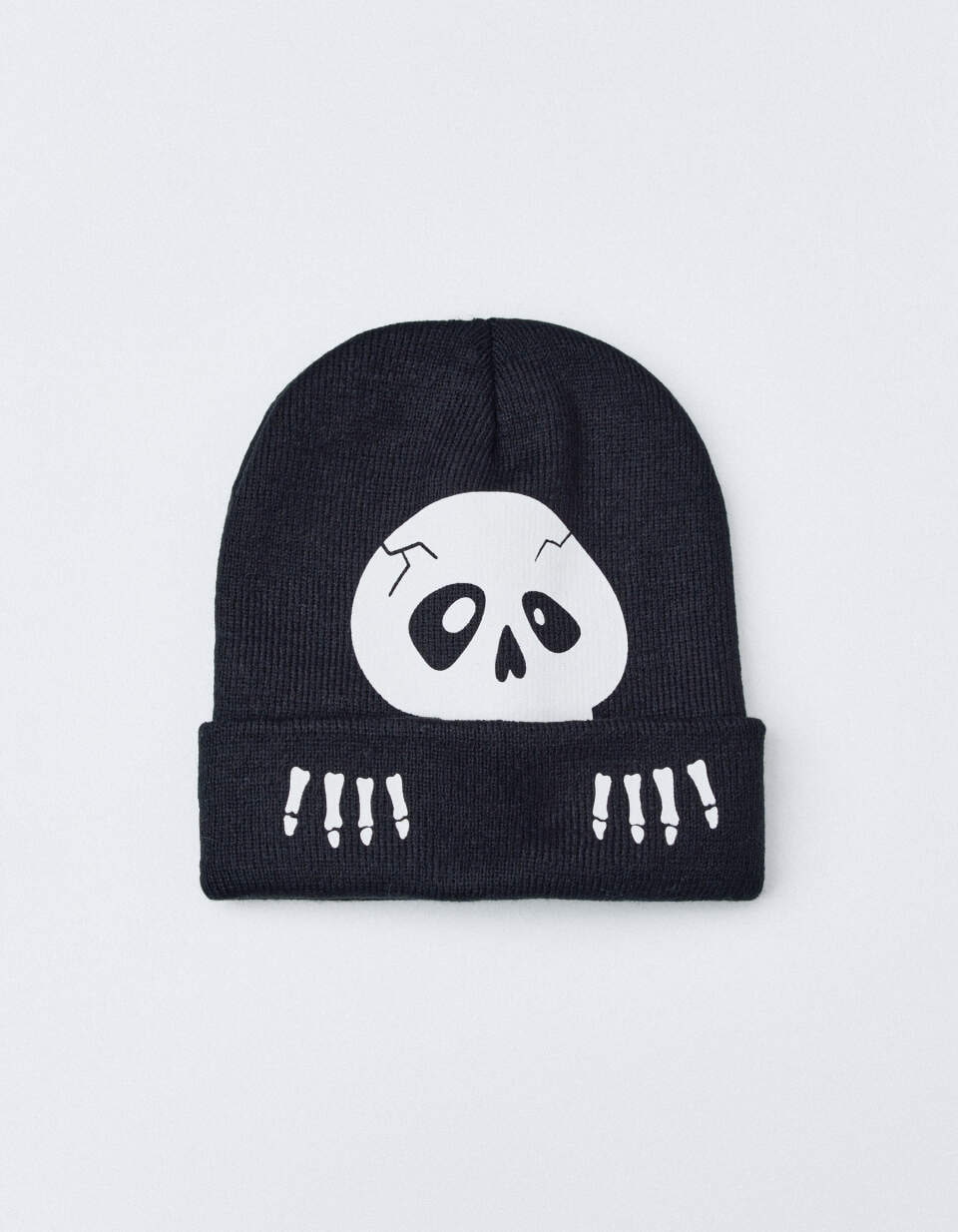 Вязаная шапка со светящимся в темноте принтом детская