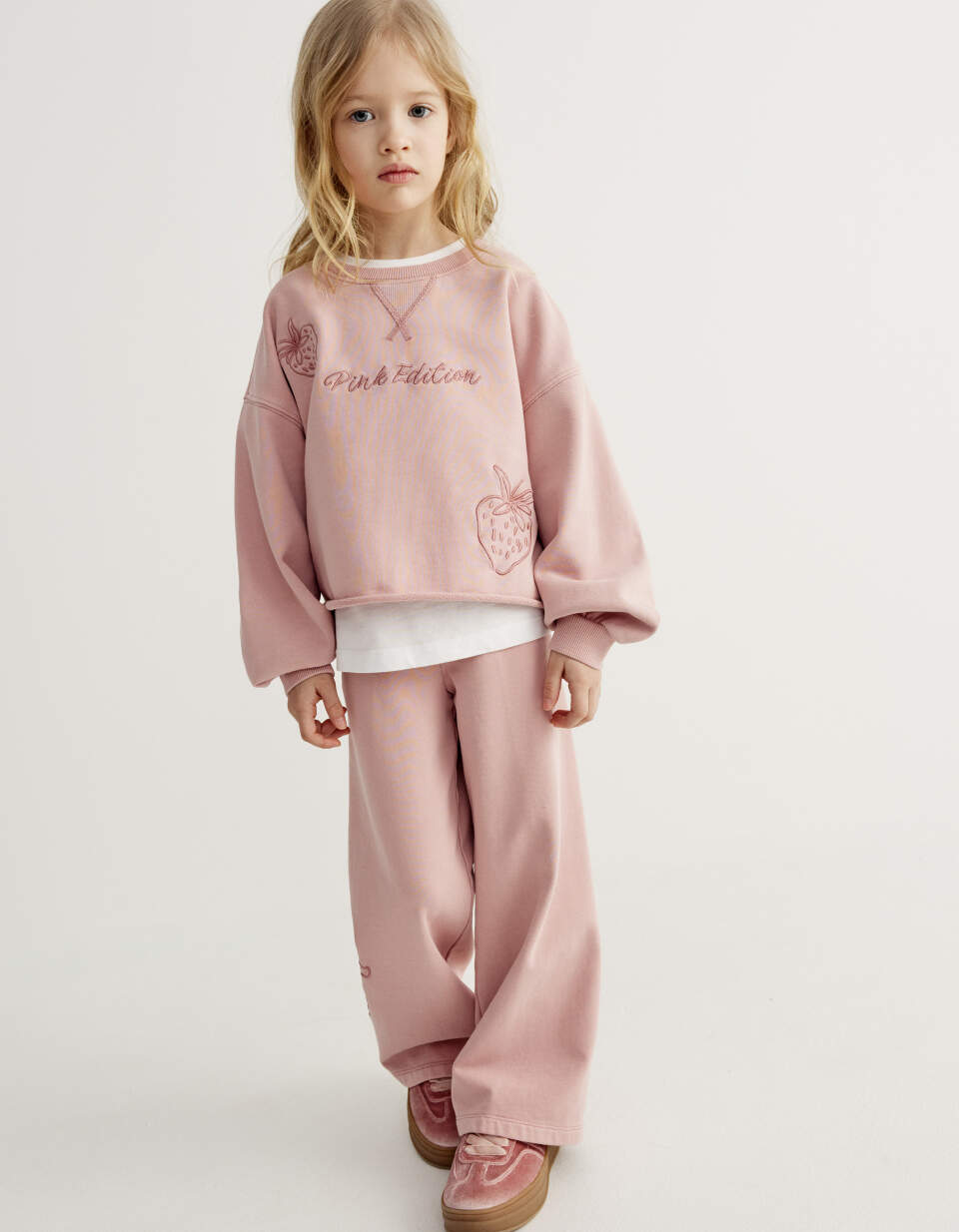 Широкие брюки с вышивкой для девочек