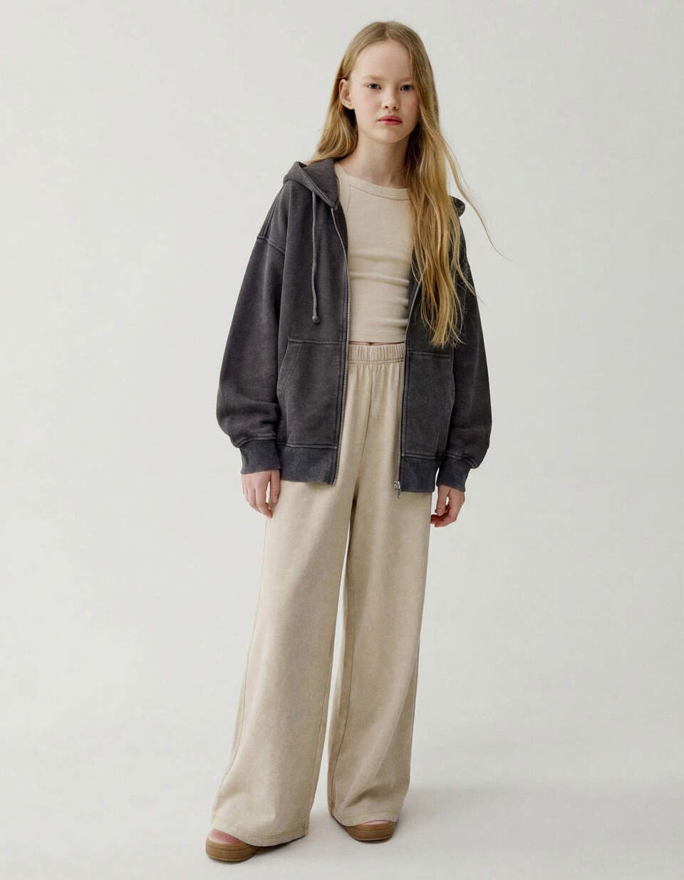 Широкие брюки с эффектом стирки для девочек