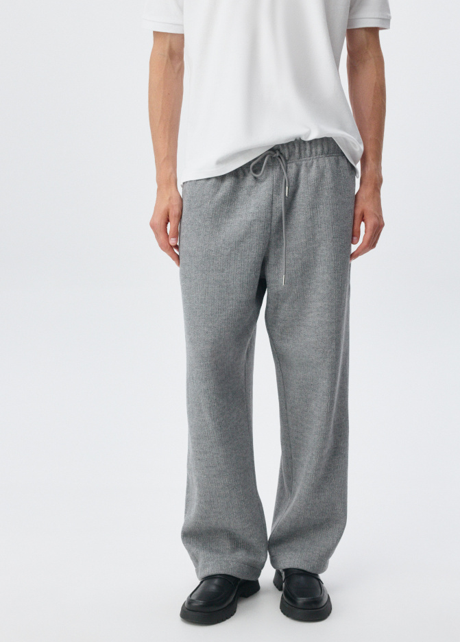 Брюки из фактурного трикотажа