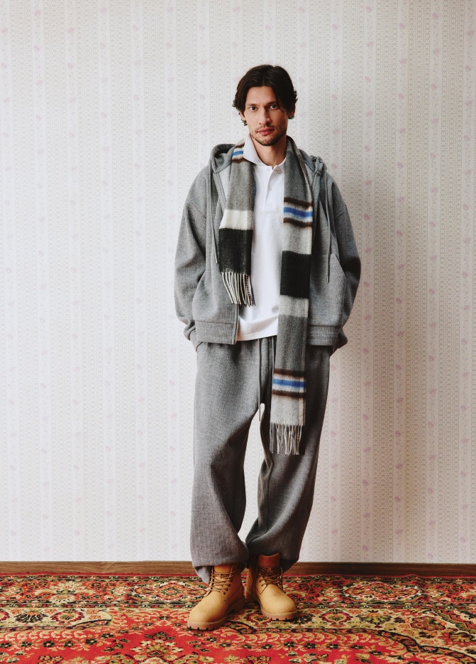 Брюки из фактурного трикотажа